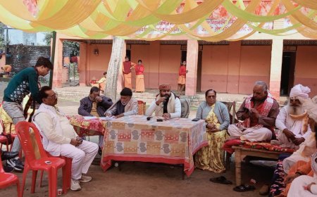 Sitapur News: नैमिषारण्य के पहला आश्रम में 84 कोसी परिक्रमा को लेकर साधु संतों में बैठक हुयी संपन्न जिसमें व्यवस्थाओं को और बेहतर बनाने की बात रखी गयी। 