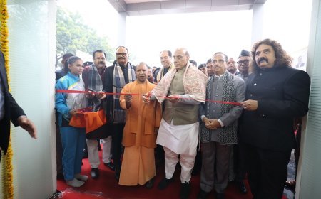 Lucknow News: रक्षा मंत्री राजनाथ सिंह संग मुख्यमंत्री ने किया 'अटल युवा महाकुम्भ' का शुभारंभ, योगी की युवाओं को सीख-कदम मिलाकर चलेंगे तो लक्ष्य प्राप्त होगा। 