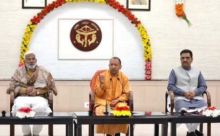 Lucknow News: मुख्यमंत्री ने कांग्रेस के दोहरे चरित्र पर साधा निशाना, नेहरू नहीं चाहते थे कि बाबा साहेब संविधान समिति का हिस्सा बनें। 