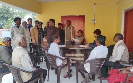 Hardoi News: उपनिदेशक कृषि ने देखा फॉर्मर रजिस्ट्री का कार्य, किसानों से संवाद किया।