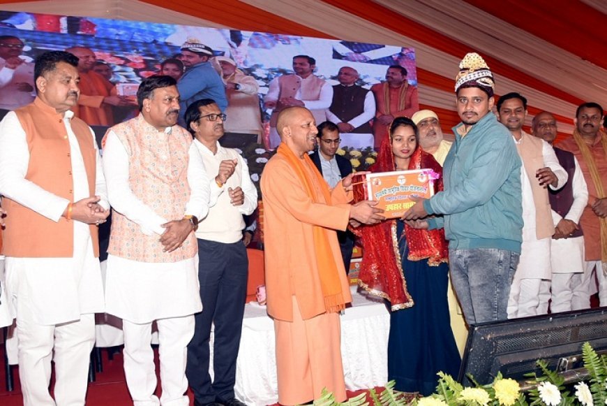 Gorakhpur News: सामूहिक विवाह समारोह में सम्मिलित हुए मुख्यमंत्री- 1200 जोड़े बंधे विवाह के पवित्र बंधन में, नव दम्पतियों को दिया आशीर्वाद। 