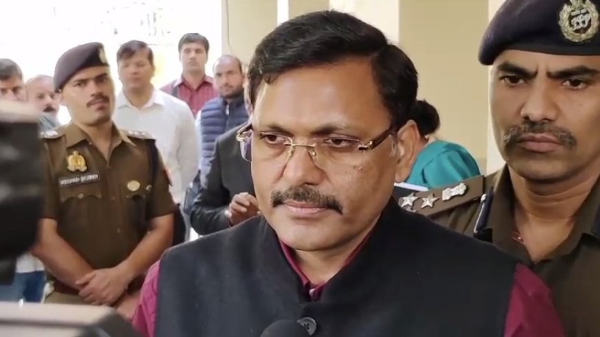 Sambhal News: कांग्रेसियों के प्रतिनिधि मंडल से कमिश्नर ने किया सम्भल न आने का अनुरोध। 