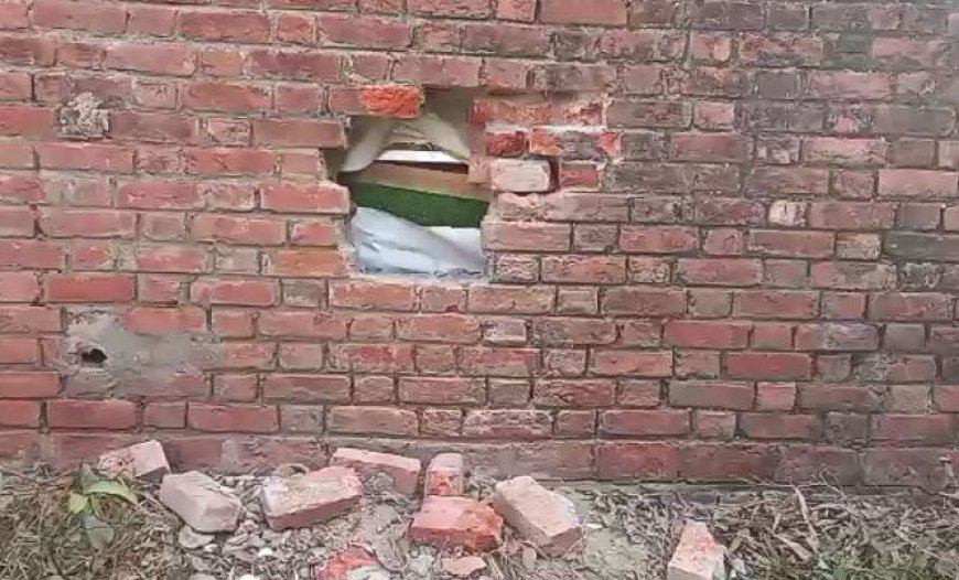 बिजनौर: मोबाइल की दुकान में कुम्बल लगाकर लाखों की चोरी