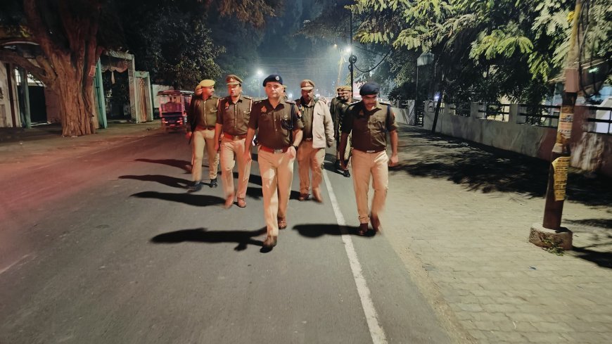 हरदोई: शहर में पैदल गस्त कर एसपी ने जाना सुरक्षा व्यवस्था का हाल