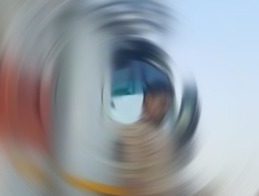 हरदोई: डीसीएम के दरवाजे पर लटकता मिला युवक का शव, पुलिस जांच में जुटी