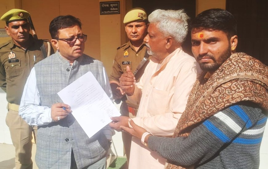 देवबंद: बेसहारा गोवंश के लिए गौशाला की स्थापना कराए प्रशासन, गोवंश रक्षक राधेश्याम ने एसडीएम को सौंपा ज्ञापन