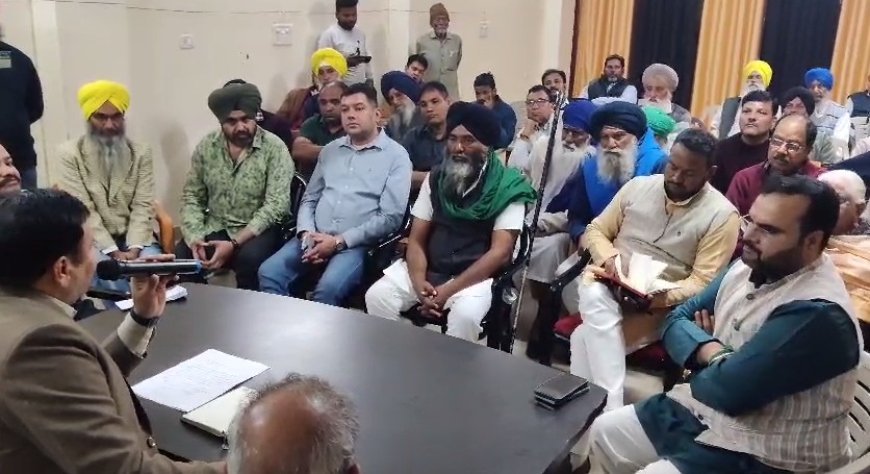 Uttarakhand News: एसडीम राकेश चंद तिवारी ने भू कानून को लेकर किसानों एवं आम नागरिकों से सुझाव मांगे.... 