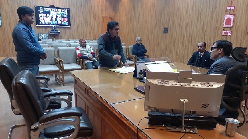 Hardoi News: राजस्व में प्रथम स्थान सभी के समेकित प्रयासों का परिणाम- जिलाधिकारी