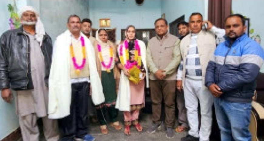 Uttrakhand: आईटीवीपी की परीक्षा पास करने पर नूर शम्सी को समाजसेवी एडवोकेट रफी ने किया सम्मानित