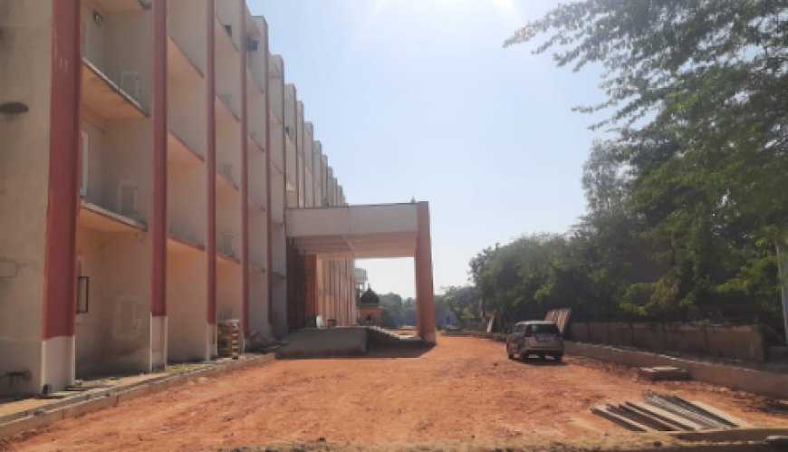 हरदोई: बिना कारण लगभग 1 साल से 12 मंजिला ट्रांजिट हास्टल भवन का निर्माण कार्य बंद, एफआइआर दर्ज