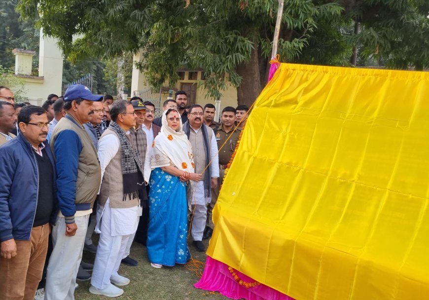 हरदोई: शहीदों के नाम पर विभिन्न विकास कार्यों का जि.पं.अ. प्रेमावती पीके वर्मा ने किया अनावरण