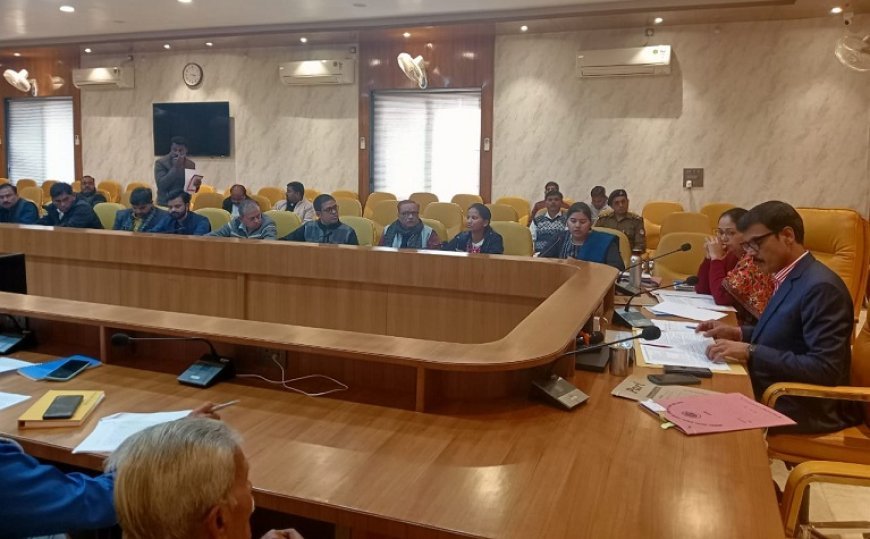 Hardoi News: जिलाधिकारी की अध्यक्षता में हुई वन विभाग की समितियों की बैठक। 