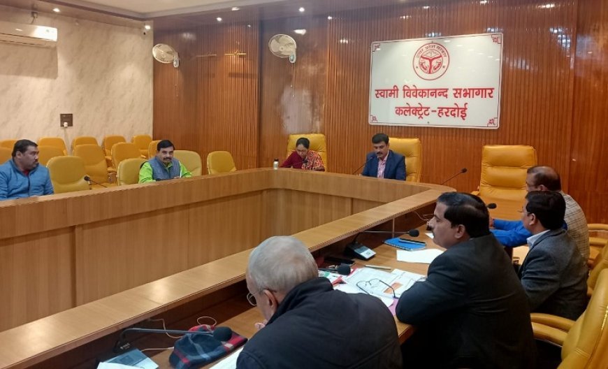 Hardoi News: जिलाधिकारी की अध्यक्षता में हुई व्यापार बंधु की बैठक। 