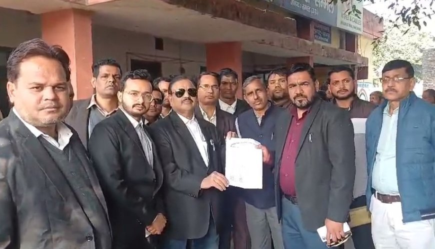 sambhal News: अधिवक्ता की हत्या पर पनपा अधिवक्ताओं का आक्रोश। 