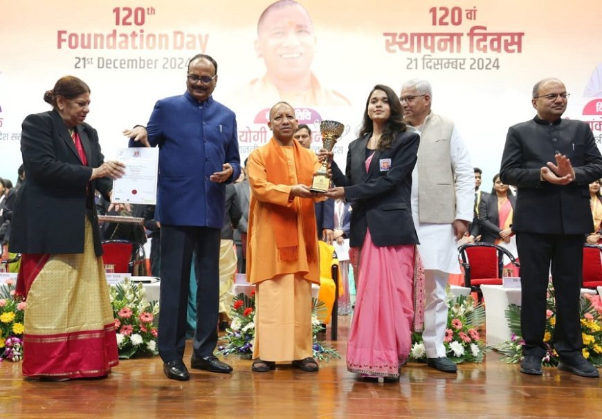 Lucknow News: केजीएमयू के 120वें स्थापना दिवस समारोह में शामिल हुए सीएम योगी, 67 मेधावी छात्रों को मेडल और सर्टिफिकेट प्रदान कर किया सम्मानित। 