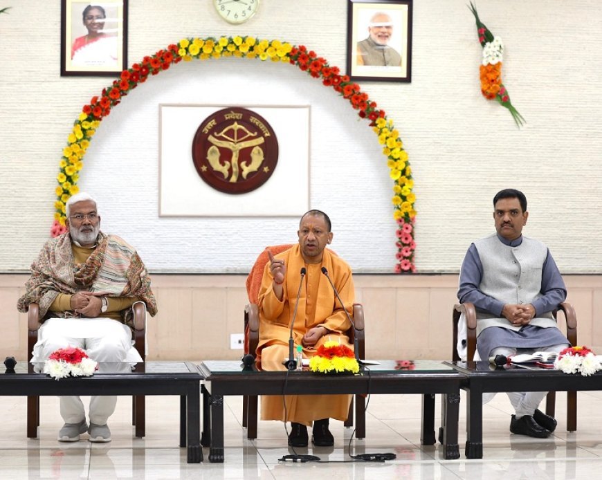 Lucknow News: मुख्यमंत्री ने कांग्रेस के दोहरे चरित्र पर साधा निशाना, नेहरू नहीं चाहते थे कि बाबा साहेब संविधान समिति का हिस्सा बनें। 