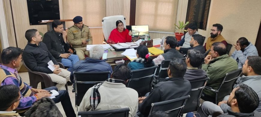 Uttarakhand News: एसडीएम ने राजनीतिक दलों की ली बैठक चुनाव आचार संहिता उल्लंघन बर्दाश्त नहीं होगा। 