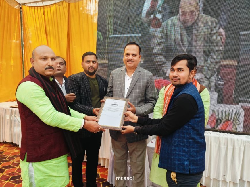 हरदोई: भारत रत्न अटल बिहारी बाजपेयी की जन्म जयंती पर नई सहकारी समितियों के शुभारंभ का लाइव प्रसारण