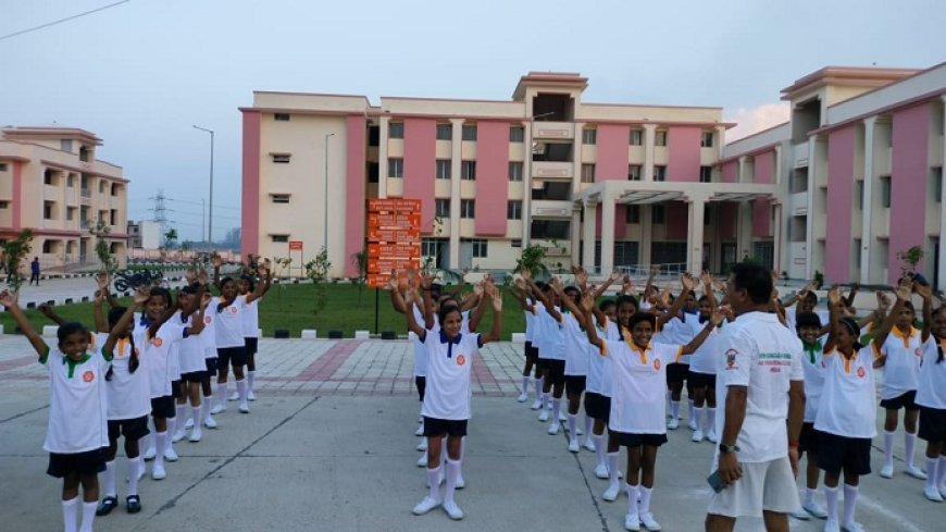 Gorakhpur News:  मुफ्त आवासीय शिक्षा से श्रमिक पाल्यों का जीवन संवार रही योगी सरकार, दो सत्रों से हो रहा अटल आवासीय विद्यालय का संचालन, अभी अध्ययनरत हैं 359 बच्चे।