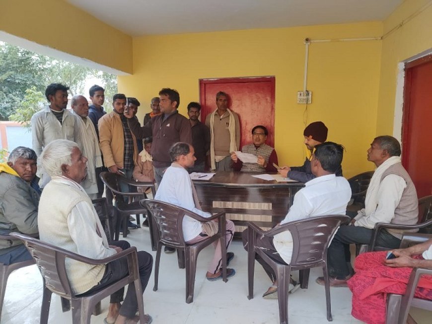 Hardoi News: उपनिदेशक कृषि ने देखा फॉर्मर रजिस्ट्री का कार्य, किसानों से संवाद किया।