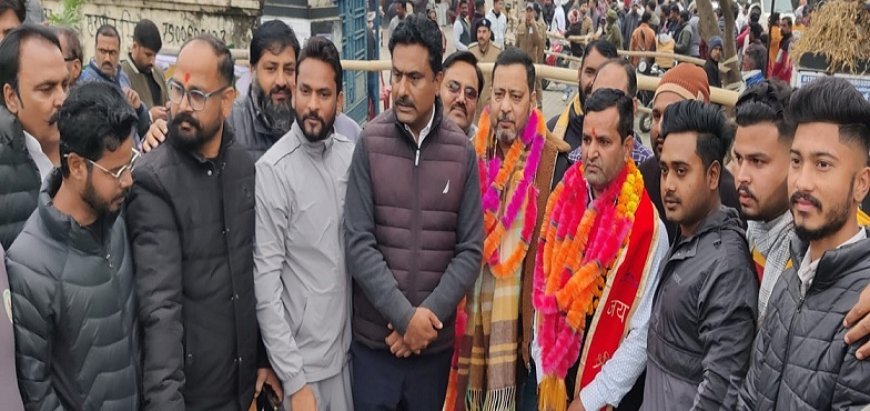 Uttarakhand News: कांग्रेस से बागी राजकुमार भाजपा से बागी विकास गुप्ता नामांकन दाखिल किया। 