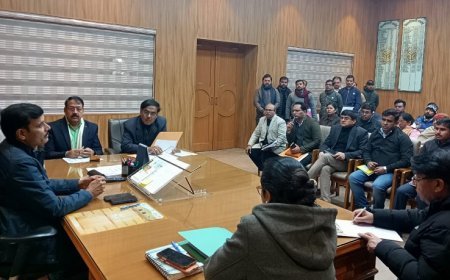 Hardoi News: जिलाधिकारी ने की पीएम श्री विद्यालयों के सम्बन्ध में समीक्षा बैठक। 