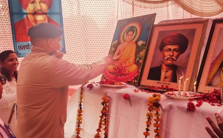 हरदोई: सावित्रीबाई फुले की जयंती पर एसपी ने श्रद्धा-सुमन अर्पित किए