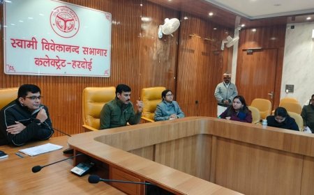 Hardoi News: डीएम ने दिए अधिशाषी अभियंता का एक दिन का वेतन काटने व अधिकारियों को कारण बताओ नोटिस जारी करने के निर्देश। 