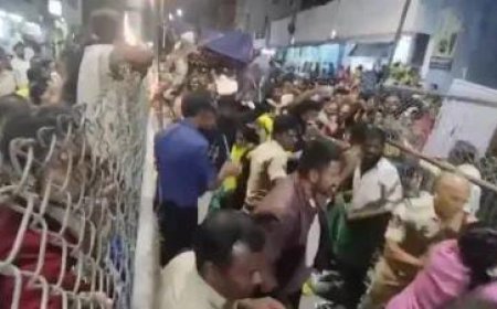 Tirupati Temple: तिरुपति मंदिर में मची भगदड़, 6 श्रद्धालुओं की हुई मौत, पीएम ने जताया दुख। 