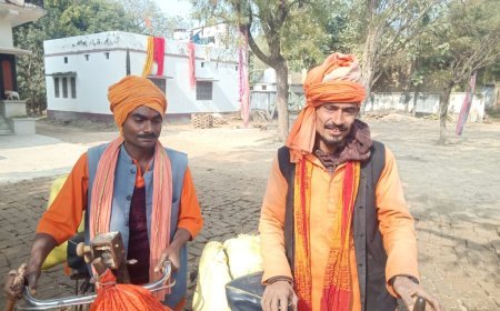 जौनपुर: साधु के वेश में महाकुंभ के लिए भिक्षा मांग रहे दो मुस्लिम युवकों को हिंदू संगठनों ने पकड़ा, भगवा वस्त्र उतरवा कर हिदायत के बाद छोड़ा ‌।