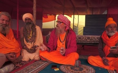 Maha Kumbh 2025: अमेरिकन सोल्जर माइकल बन गए बाबा मोक्षपुरी, आध्यात्मिक सनातन शक्ति ने मोहा मन। 