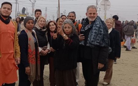 एकता का महाकुम्भ: संगम पर स्पेनिश, जर्मन, रशियन और फ्रेंच में गूंजे जय श्री राम, हर हर गंगे के जयकारे।