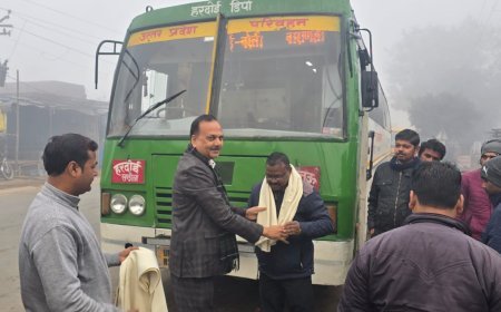 हरदोई: विधायक माधवेंद्र प्रताप सिंह रानू ने महाकुंभ के लिए शटल बस सेवा का शुभारंभ किया
