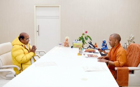 Kanpur News: विधायक ने अपने क्षेत्र की समस्याओं को लेकर मुख्यमंत्री योगी आदित्यनाथ से की मुलाक़ात, सौंपा मांग पत्र। 