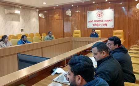 Hardoi News: सड़क के किनारे कूड़ा फेकने पर अधिशाषी अधिकारी होंगे जिम्मेदार- जिलाधिकारी