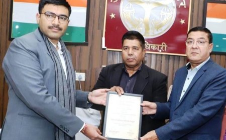 सहारनपुर: सामाजिक व शैक्षणिक क्षेत्र में उल्लेखनीय योगदान के लिए सुरेंद्र चैहान को DM ने किया सम्मानित