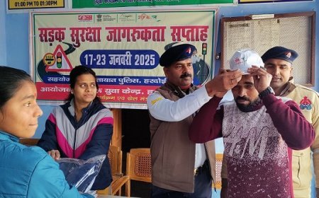 Hardoi News: सड़क सुरक्षा जागरुकता सप्ताह- यातायात प्रभारी द्वारा आदेशात्मक, सांकेतिक एवं सूचनात्मक सड़क चिन्ह एवं इनकी उपयोगिता बताई गई।