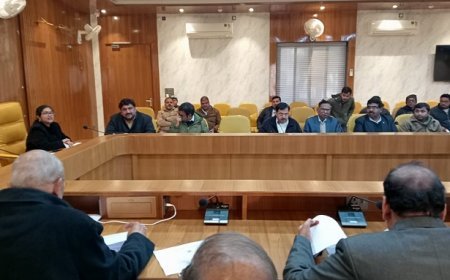 Hardoi News: अपर जिलाधिकारी की अध्यक्षता में हुई उद्योग बंधु की बैठक। 