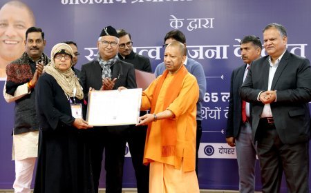 Lucknow News: PM ने बटन दबाकर घरौनी वितरण कार्यक्रम का किया शुभारंभ, लाभार्थियों से किया संवाद, CM Yogi ने कहा- घरौनी बनाने में ड्रोन दीदी का भी लें सहयोग