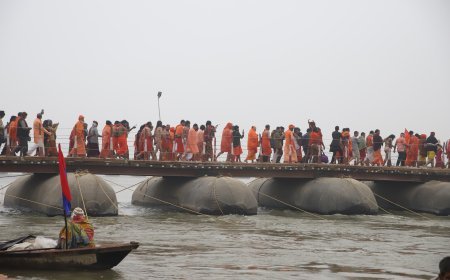 Maha Kumbh 2025: श्रद्धालुओं के अमृत स्नान की लाइफ लाइन बने पीपे के पुल, 40 वर्ग किलोमीटर में फैला महाकुम्भ, 25 सेक्टरों में विभाजित
