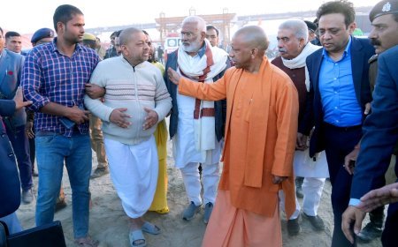 Maha Kumbh 2025: राहत कार्यों की पल-पल की अपडेट लेते रहे PM और CM, CM ने फ्लीट रोककर दिया फायर ब्रिगेड को रास्ता