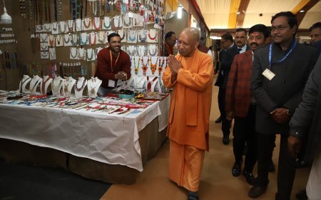 Maha Kumbh 2025: संविधान की मूल भावना को बदलने वाले देखें कैसे होता है संविधान का सम्मानः CM Yogi