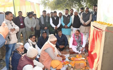 Ballia News: 3.95 करोड़ रुपए से बनेगा बाढ़ राहत भवन- परिवहन मंत्री दयाशंकर सिंह ने थम्हनपुरा में किया भूमि पूजन। 