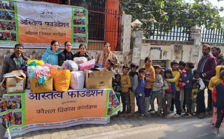 Hardoi News: अस्तित्व फाउंडेशन ने महाकुंभ के अवसर पर किया वस्त्र वितरण और खिचड़ी भोज का आयोजन। 
