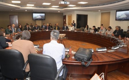 Maha Kumbh 2025: विदेशी मीडिया ने जानी दुनिया के सबसे बड़े धार्मिक आयोजन की भव्यता, नई दिल्ली में विदेशी पत्रकारों को दी गई महाकुम्भ के भव्य आयोजन की जानकारी। 