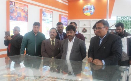 Maha Kumbh 2025: महाकुम्भ में इंटरनेशनल फिल्म सिटी भी देख पाएंगे पर्यटक, 1850 स्क्वायर मीटर एरिया में बने स्टॉल में प्राधिकरण द्वारा प्रदर्शित की गईं महत्वपूर्ण परियोजनाएं। 