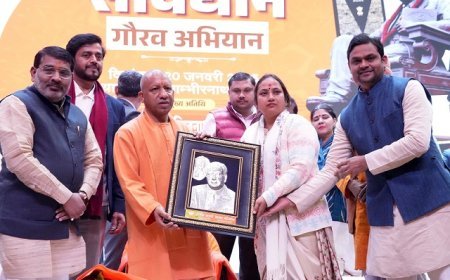 Gorakhpur News: संविधान गौरव अभियान के कार्यक्रम में बोले मुख्यमंत्री- बाबा साहब को अपमानित करने का कोई अवसर नहीं छोड़ा कांग्रेस ने....  