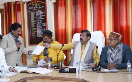 Deoband News: नहीं बनी बात, वार्ता के दौरान चेयरमैन आवास पर जमकर हंगामा