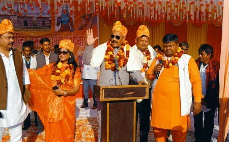 Hardoi News: छोटी अयोध्या धाम पर 501 कन्याओं ने भोग ग्रहण कर महंत अजय बागी व भक्तों को दिया आशीर्वाद