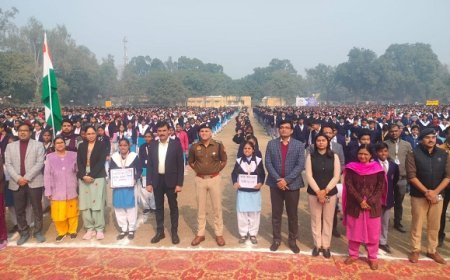 Hardoi News: नेताजी सुभाष चन्द्र बोस की जयंती पर मानव श्रंखला बनाकर दिया सड़क सुरक्षा Road safety का सन्देश।